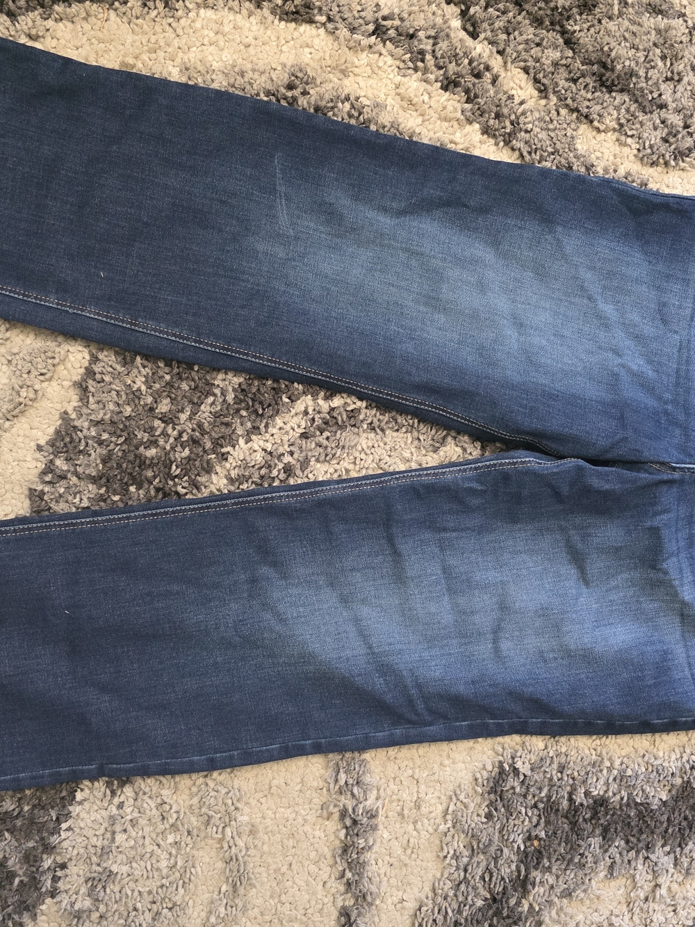 Women's Straight Leg Jeans in Medium Blue - Comfortable Everyday Fit